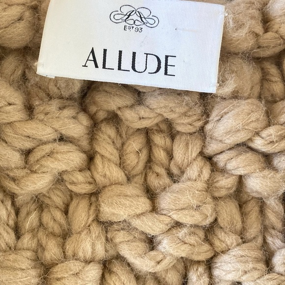 Allude Chunky Knit Sleeveless Sweater Vest in Caramel - Picture 3 of 11